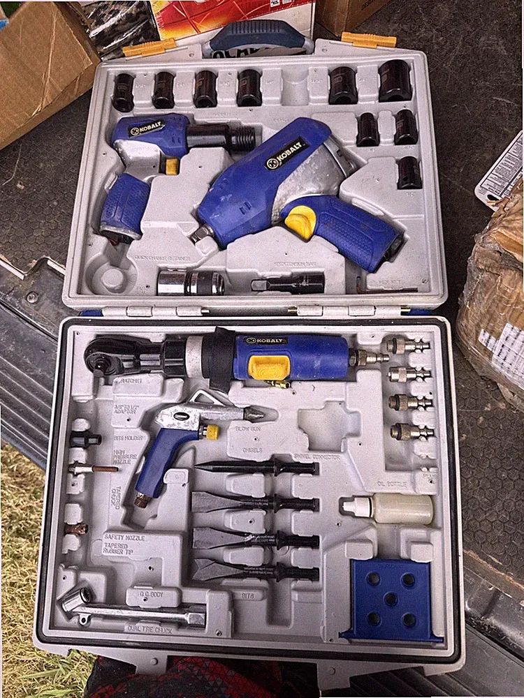 Kobalt Air Tool Kit, 1/2" Impact, 3/8" Ratchet, Pneumatic Accessories, Case Used